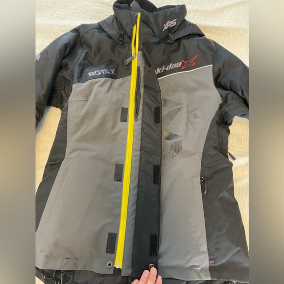 Women's Ski-Doo Jacket - Picture 2 of 6